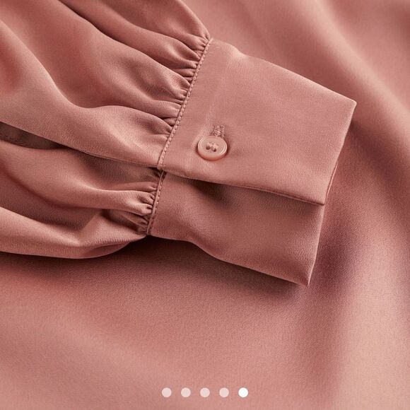 Relaxed- fit, knee- length tunic in satin. - Picture 5 of 9